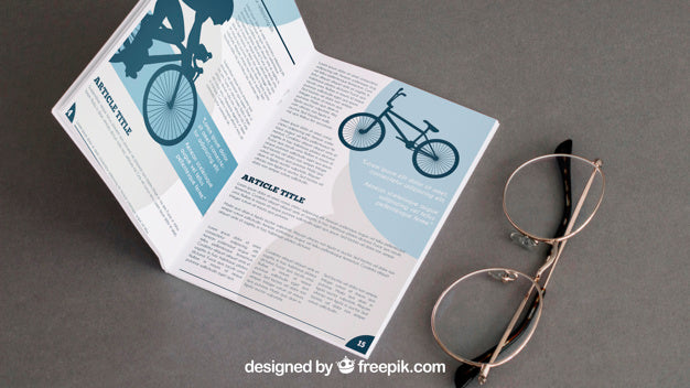 Brochure Mockup With Glasses Psd