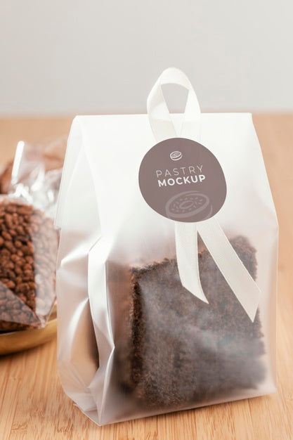 Brownie In Transparent Packaging Mockup Psd