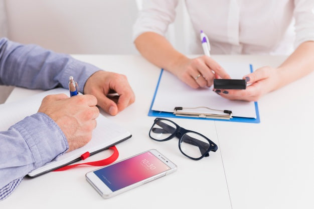 Business People Writing On Clipboard Psd
