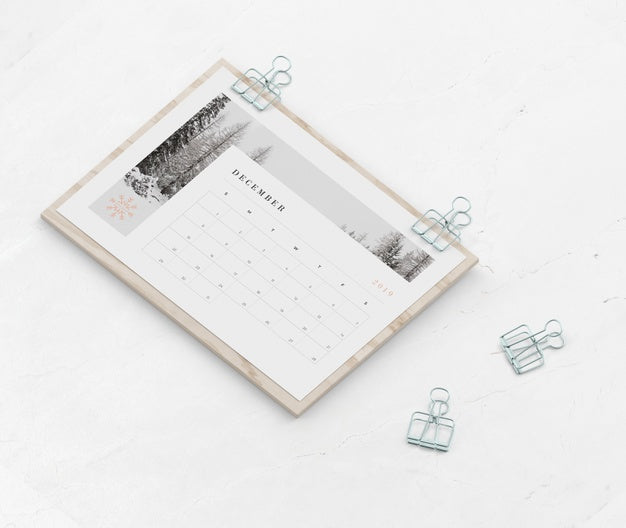 Calendar Catched On Wooden Board With Clippers Psd