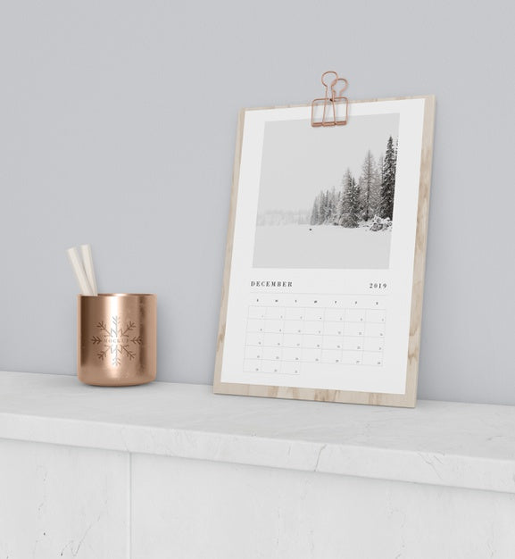 Calendar On Wooden Board Mock-Up Psd