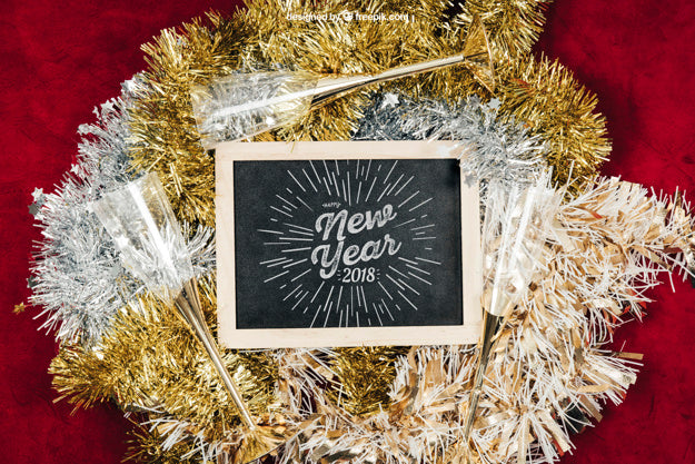 Chalkboard And Floral Wreathmockup With Christmtas Design Psd