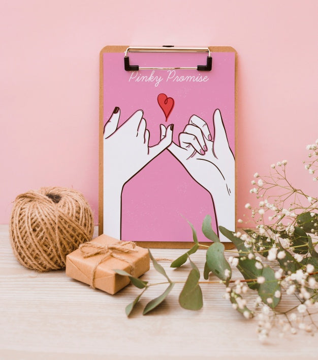 Clipboard Mockup With Floral Decoration Psd