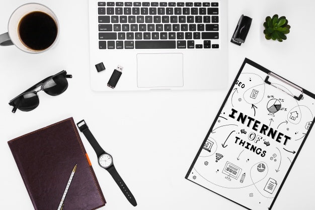 Clipboard Mockup With Internet Objects Psd