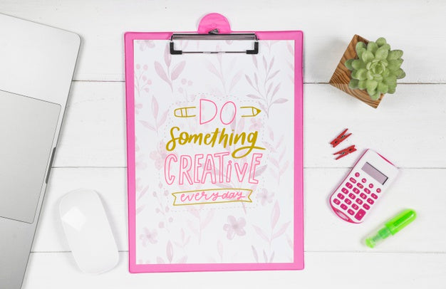 Clipboard On Desk With Inspirational Message Psd