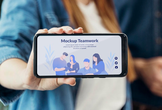 Close Up Businesswoman With Phone Psd