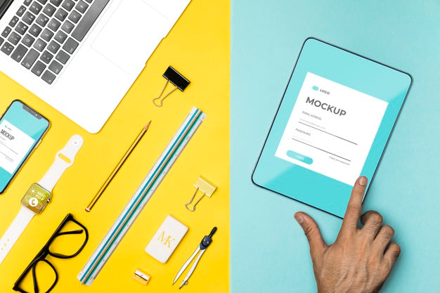 Close-Up Hand With Tablet Mock-Up Psd
