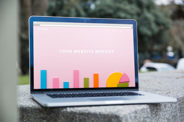 Close Up Laptop Mockup Outdoors Psd