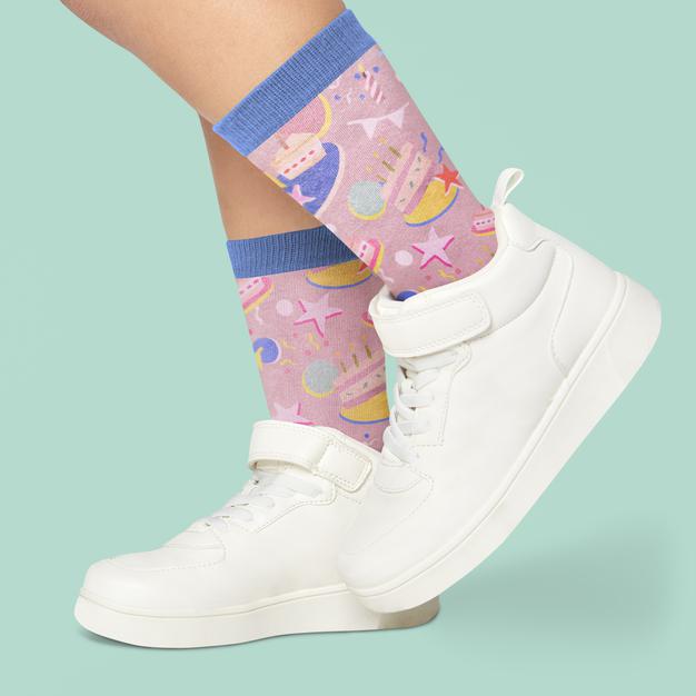 Close Up On Feet Wearing Socks And Sneakers Mockup Psd