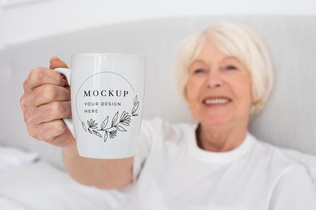 Close-Up Smiley Woman Holding Mug Psd
