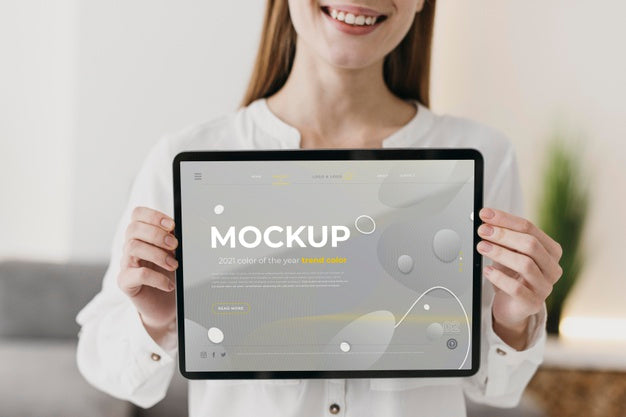 Close Up Woman With Tablet Psd