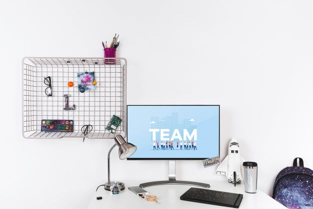 Computer Mockup On Desk Psd