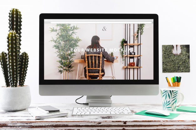 Computer Mockup On Wooden Desk Psd