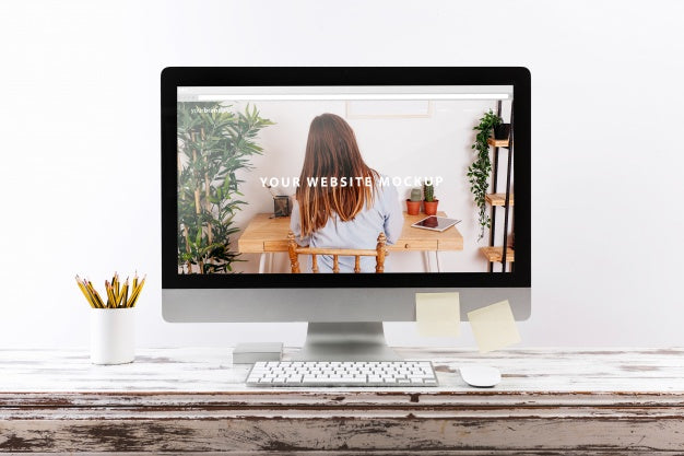 Computer Mockup On Wooden Desk Psd