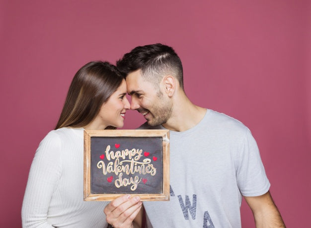 Couple Presenting Slate Mockup Psd