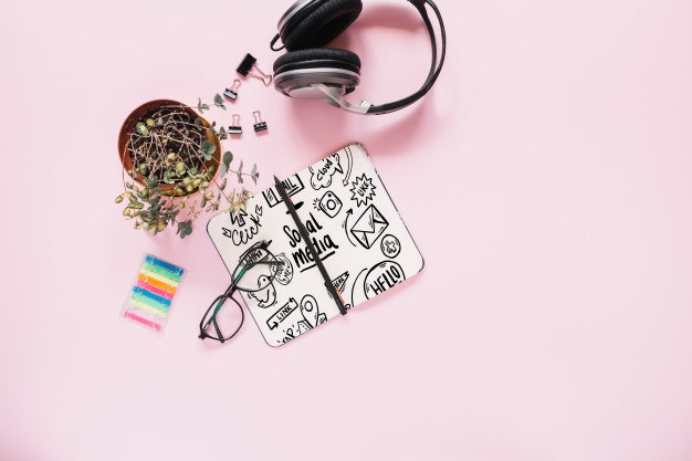 Creative Social Media And Internet Mockup With Booklet Or Cover Psd