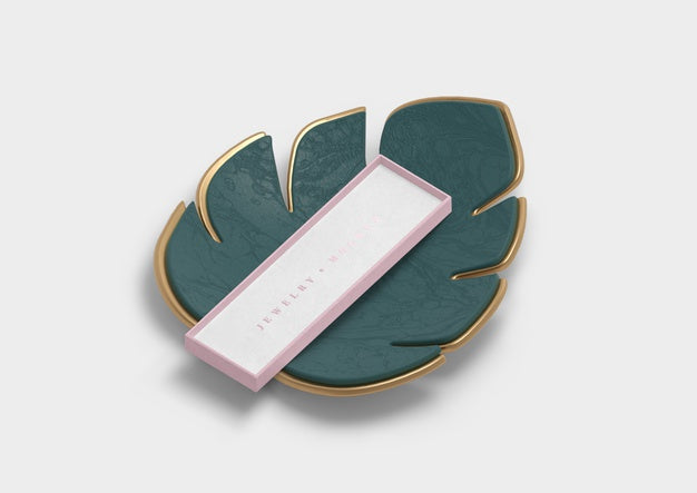 Decoration Leaf With Pink Gift Box Psd