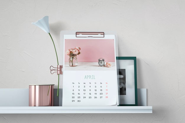 Decorative Calendar Mockup On Shelf Psd