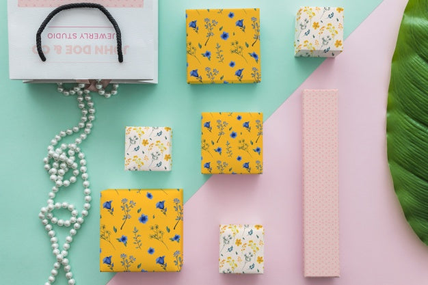 Decorative Jewelry And Packaging Mockup Psd