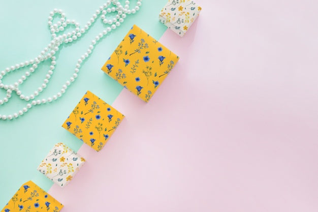 Decorative Jewelry And Packaging Mockup Psd