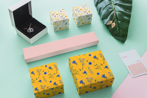 Decorative Jewelry And Packaging Mockup Psd