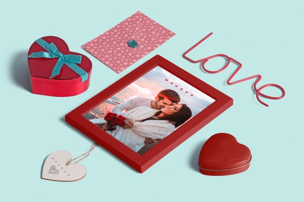 Editable Mockup Of Isometric Valentine Elements Psd