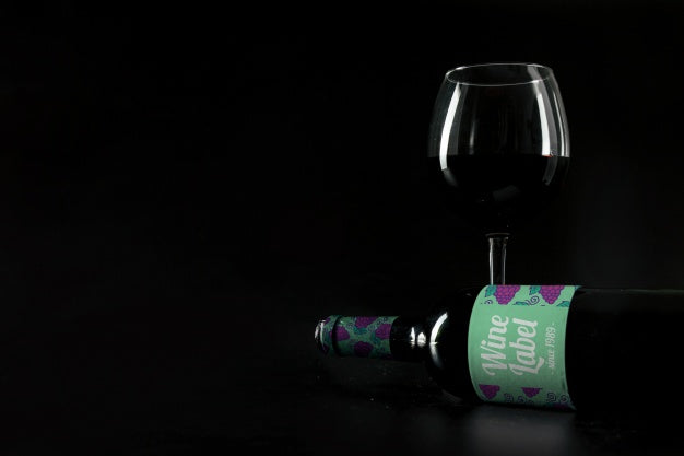 Elegant Wine Mockup With Copyspace Psd