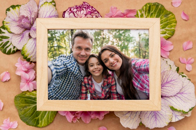 Family Frame Flower Concept Mock-Up Psd