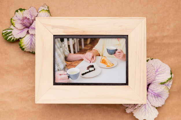 Family Frame Flower Concept Mock-Up Psd