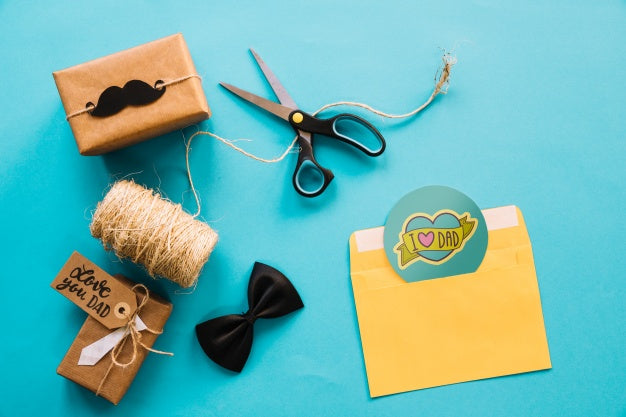 Fathers Day Mockup With Card Psd