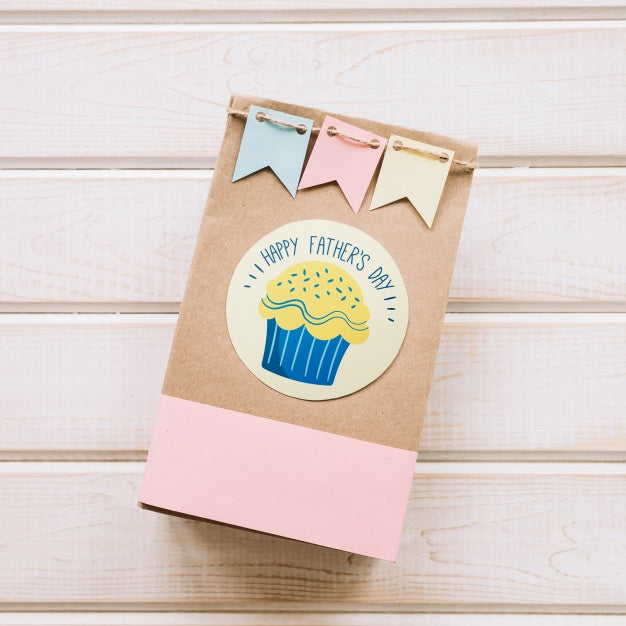 Fathers Day Mockup With Round Label On Bag Psd