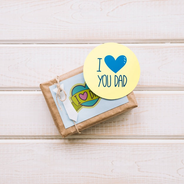 Fathers Day Mockup With Round Label On Present Box Psd