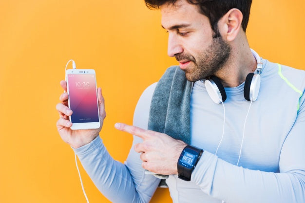 Fitness Mockup With Man Showing Smartphone Psd
