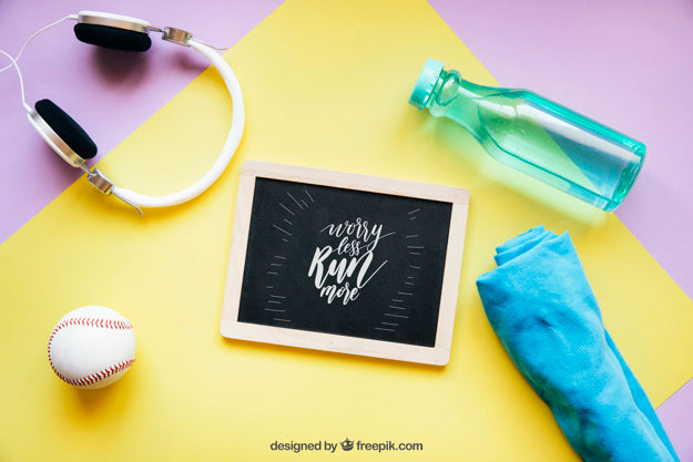 Fitness Mockup With Slate And Towel Psd