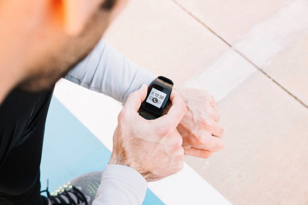 Fitness Mockup With Smartwatch Psd