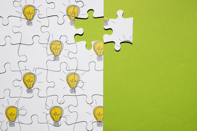 Flat Lay Arrangement With Puzzle On Green Background Psd