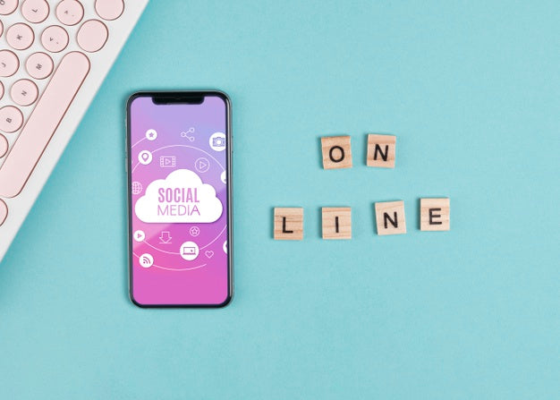 Flat Lay Arrangement With Smartphone And Keyboard Psd