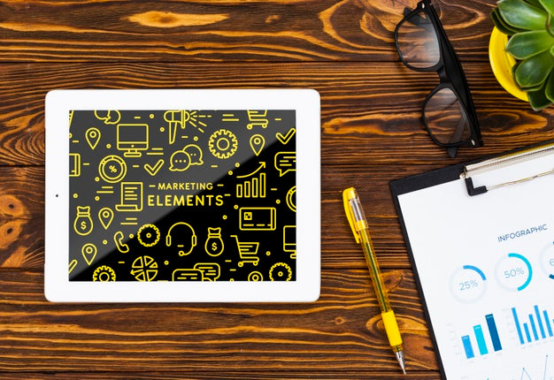 Flat Lay Arrangement With Tablet On Wooden Background Psd