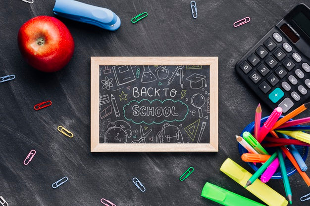 Flat Lay Back To School With Chalkboard Psd