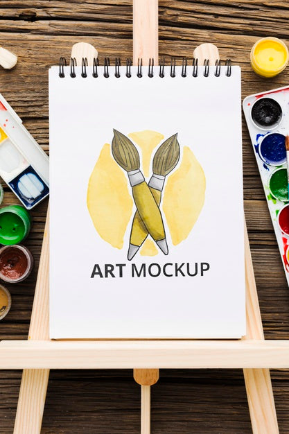 Flat Lay Canvas Stand On Wooden Background Psd