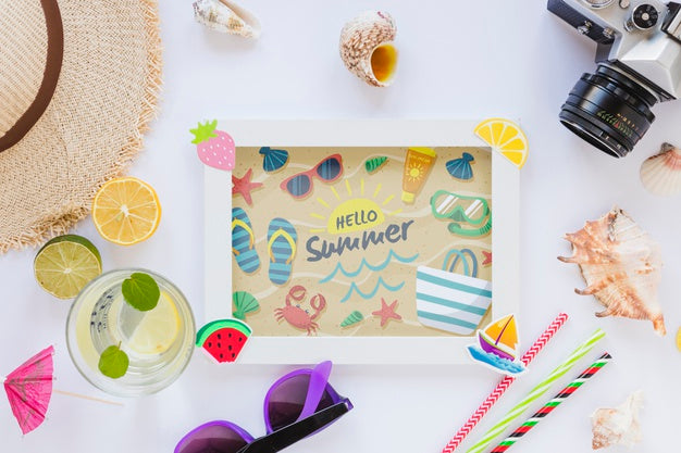 Flat Lay Frame Mockup With Summer Elements Psd