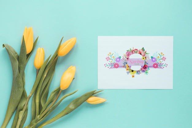 Flat Lay Greeting Card Mockup For Spring Psd