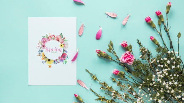 Flat Lay Greeting Card Mockup For Spring Psd