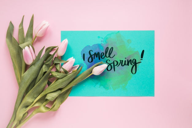 Flat Lay Greeting Card Mockup For Spring Psd