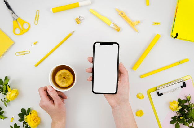 Flat Lay Hands Holding Smartphone Mock-Up With Stationery Psd