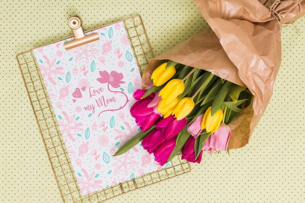Flat Lay Mothers Day Composition With Clipboard Mockup Psd