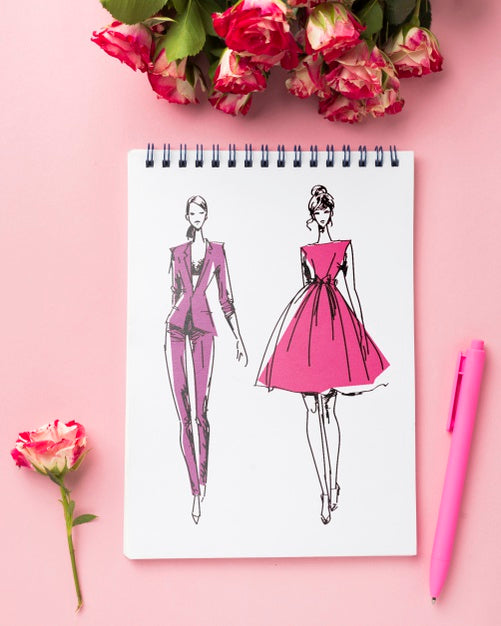 Flat Lay Notebook Mock-Up And Pen Near Roses Bouquet Psd