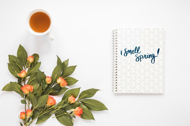 Flat Lay Notepad Mockup For Spring Psd