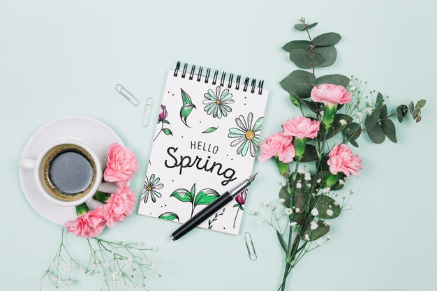 Flat Lay Notepad Mockup With Spring Concept Psd
