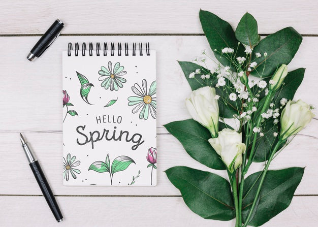 Flat Lay Notepad Mockup With Spring Concept Psd